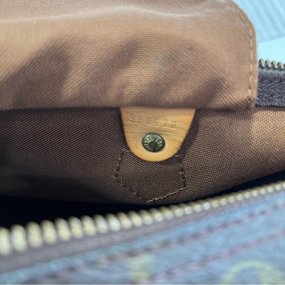 Louis Vuitton Speedy 30 Bag - Picture 12 of 17